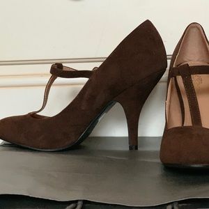 Journee Collection Heels in brown